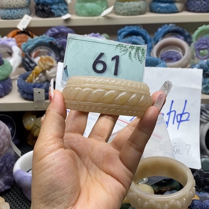 未镶嵌手镯石英岩玉