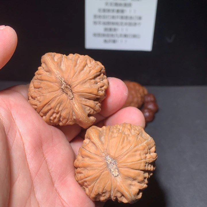 艾***哥文玩核桃吊坠42铁锤035