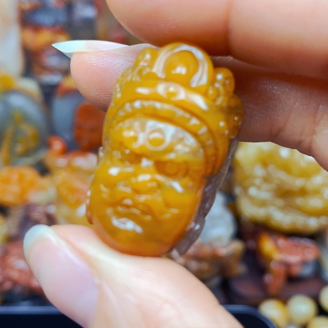 石英质玉（黄龙玉）未镶嵌颈饰