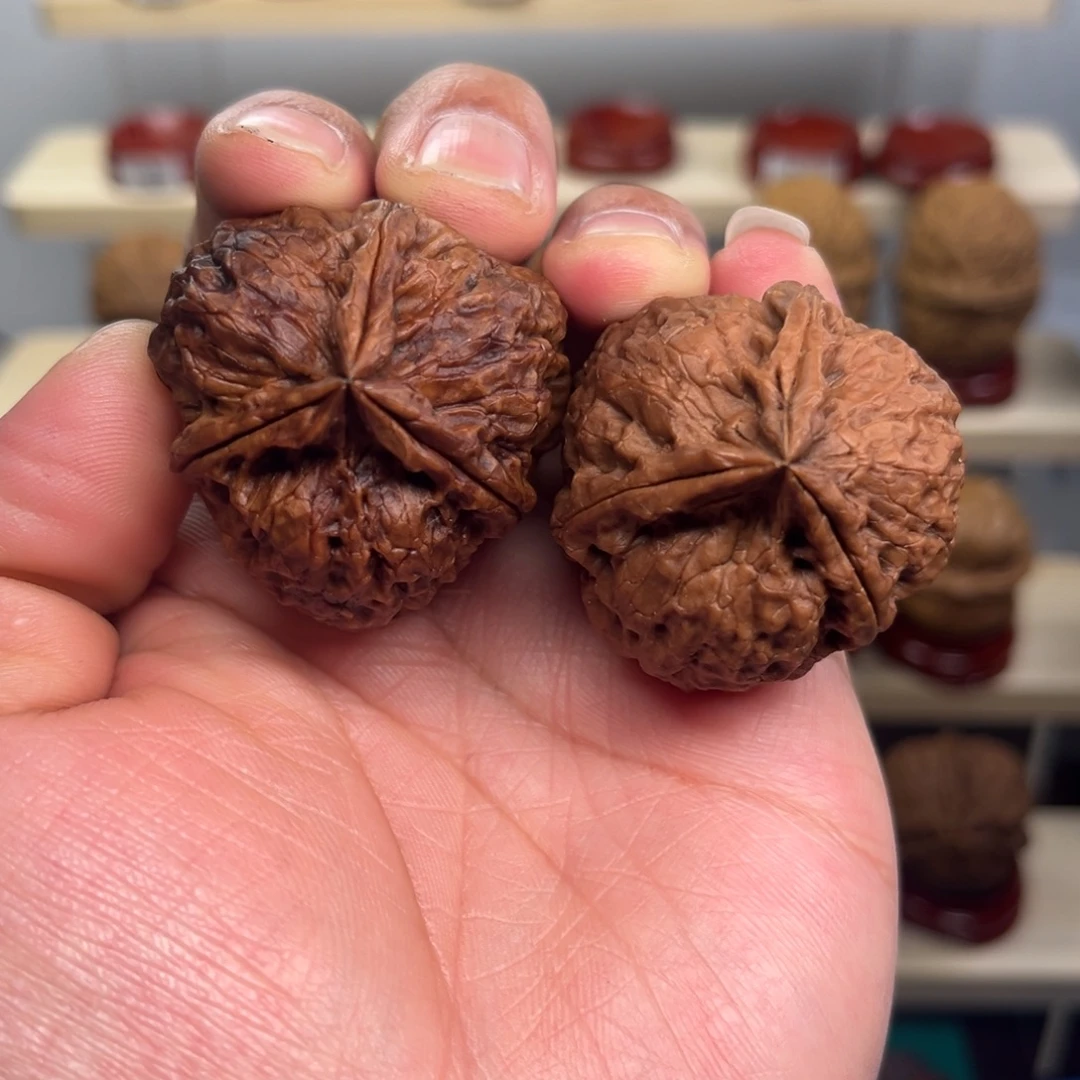 核桃文玩铁核桃小石斧三棱38尺50克