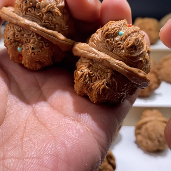 海***波把件文玩核桃纯手工雕刻文玩核桃