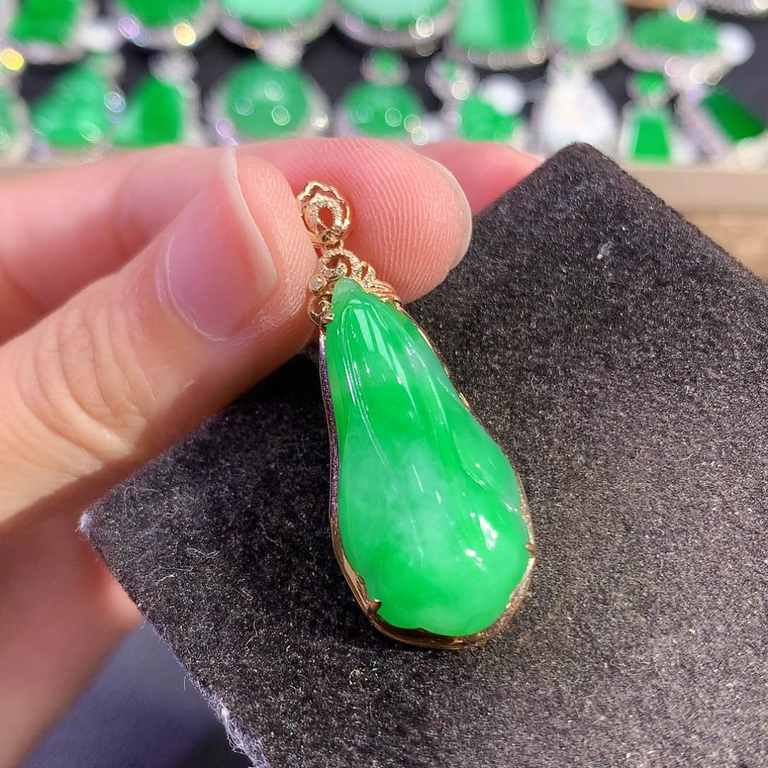 翡翠18K金镶嵌吊坠(赠链)