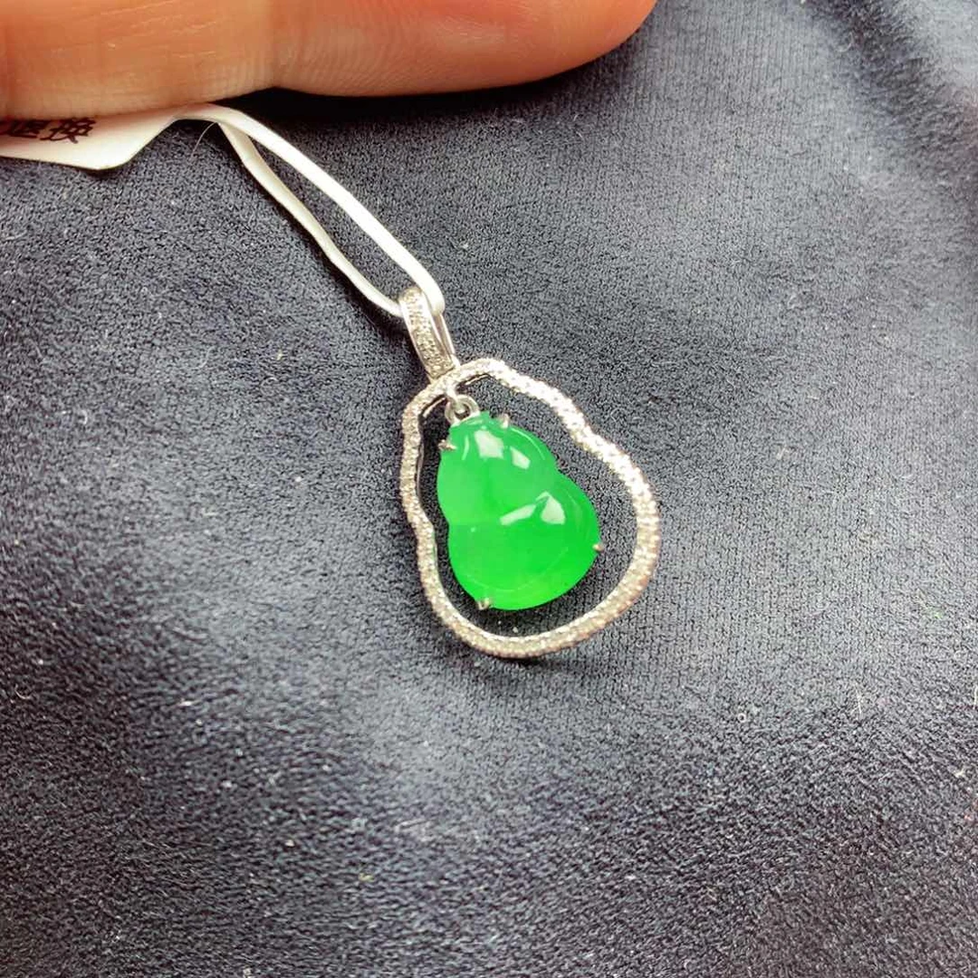 翡翠18K金镶嵌颈饰上新