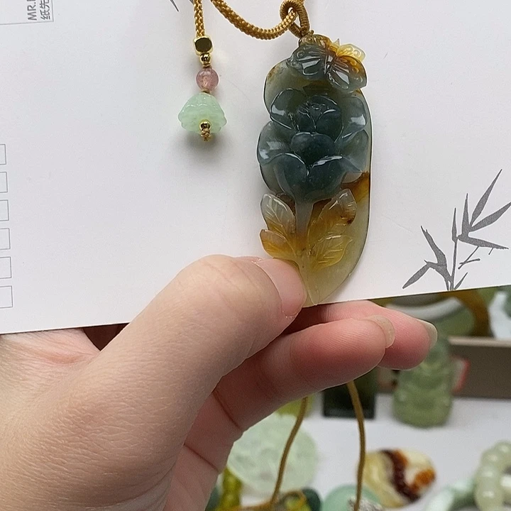 蛇纹石玉颈饰未镶嵌