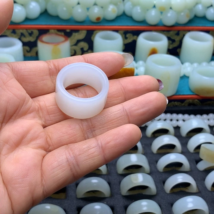 颈饰未镶嵌和田玉c***k