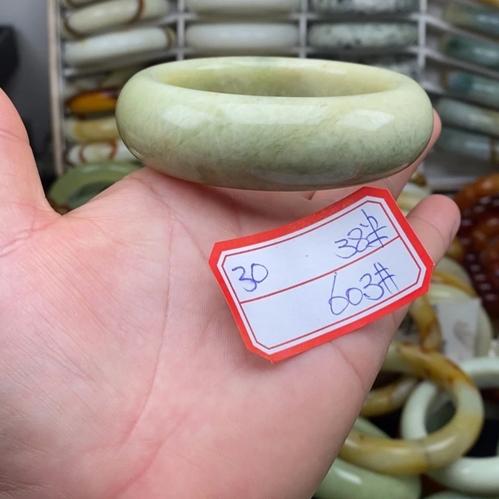 未镶嵌蛇纹石玉颈饰