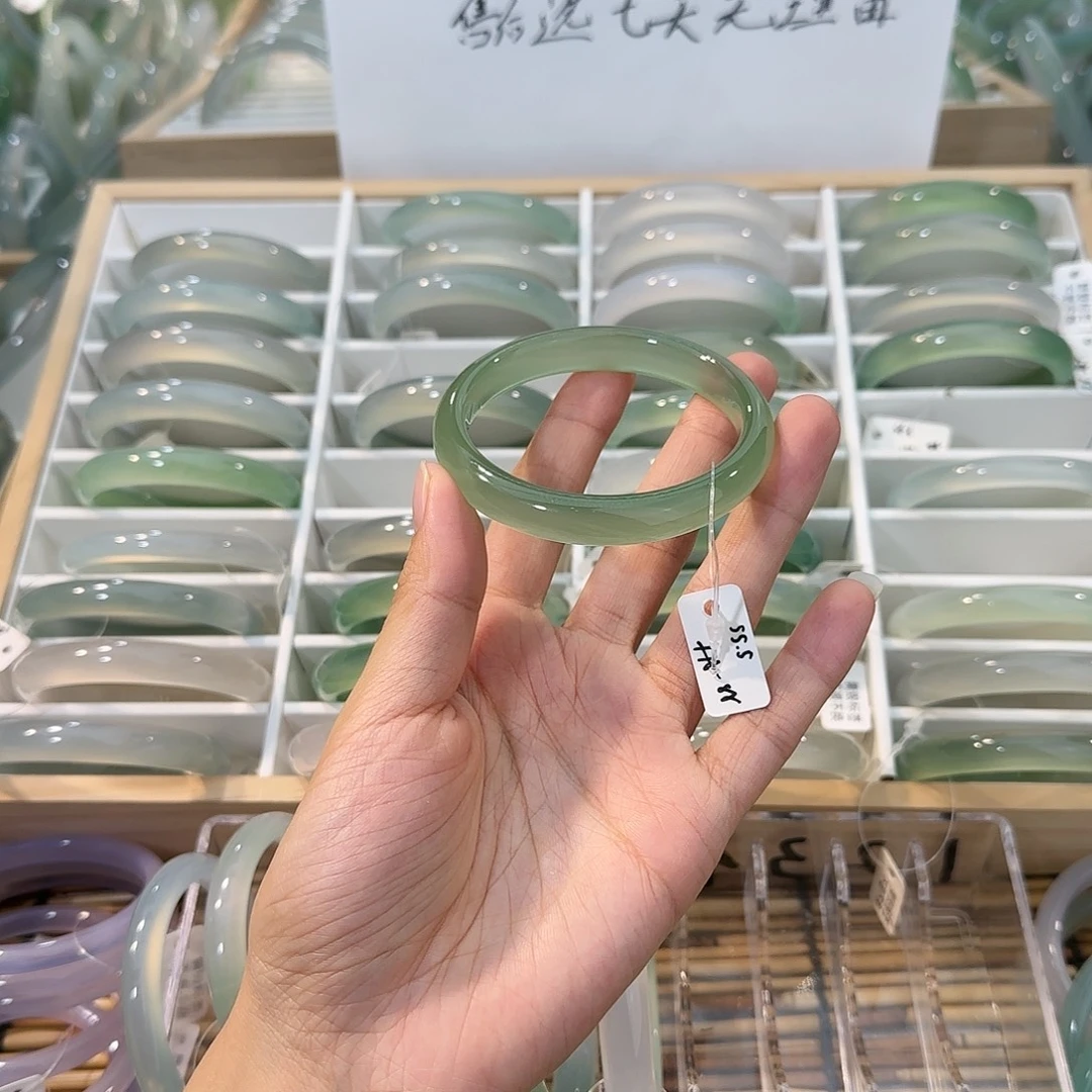 玛瑙/玉髓未镶嵌手镯圈口55.5