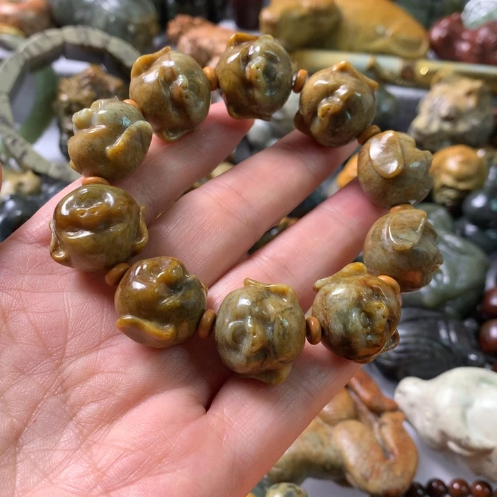 未镶嵌岫岩河磨玉（透闪石质玉）把件