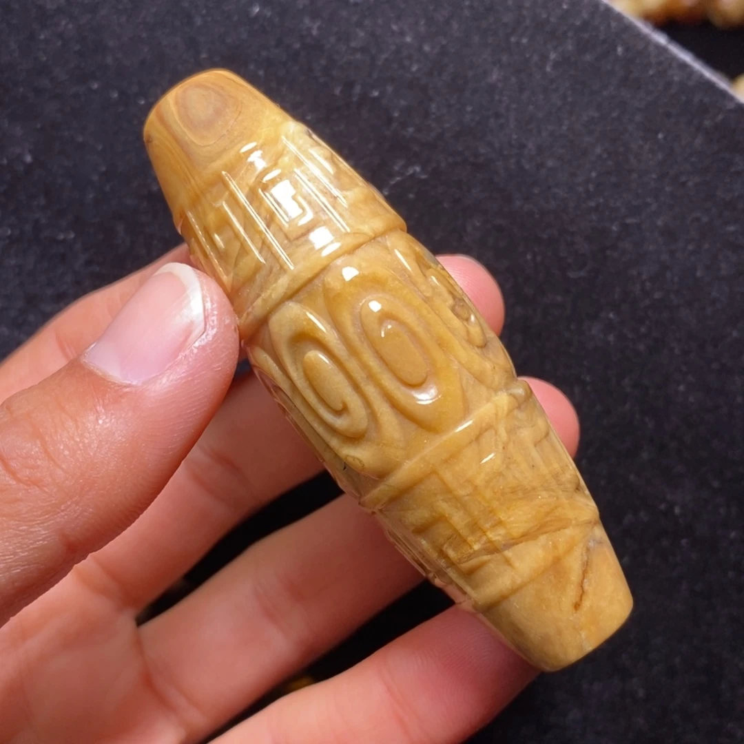 琥珀未镶嵌颈饰18.4克