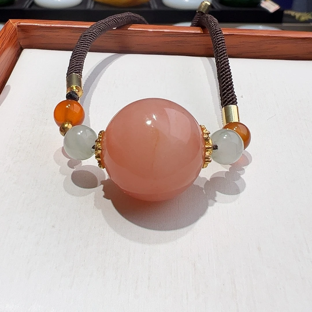 石英质玉合金颈饰