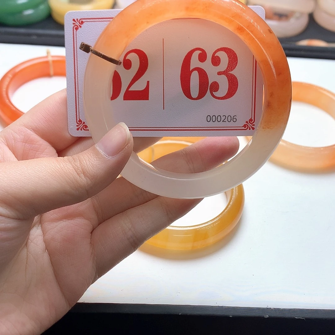 未镶嵌石英质玉（黄龙玉）手镯