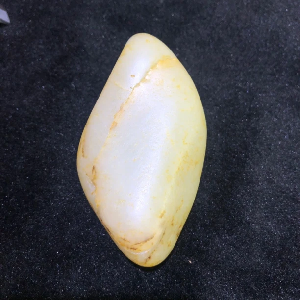 新疆和田玉洒金皮手把件