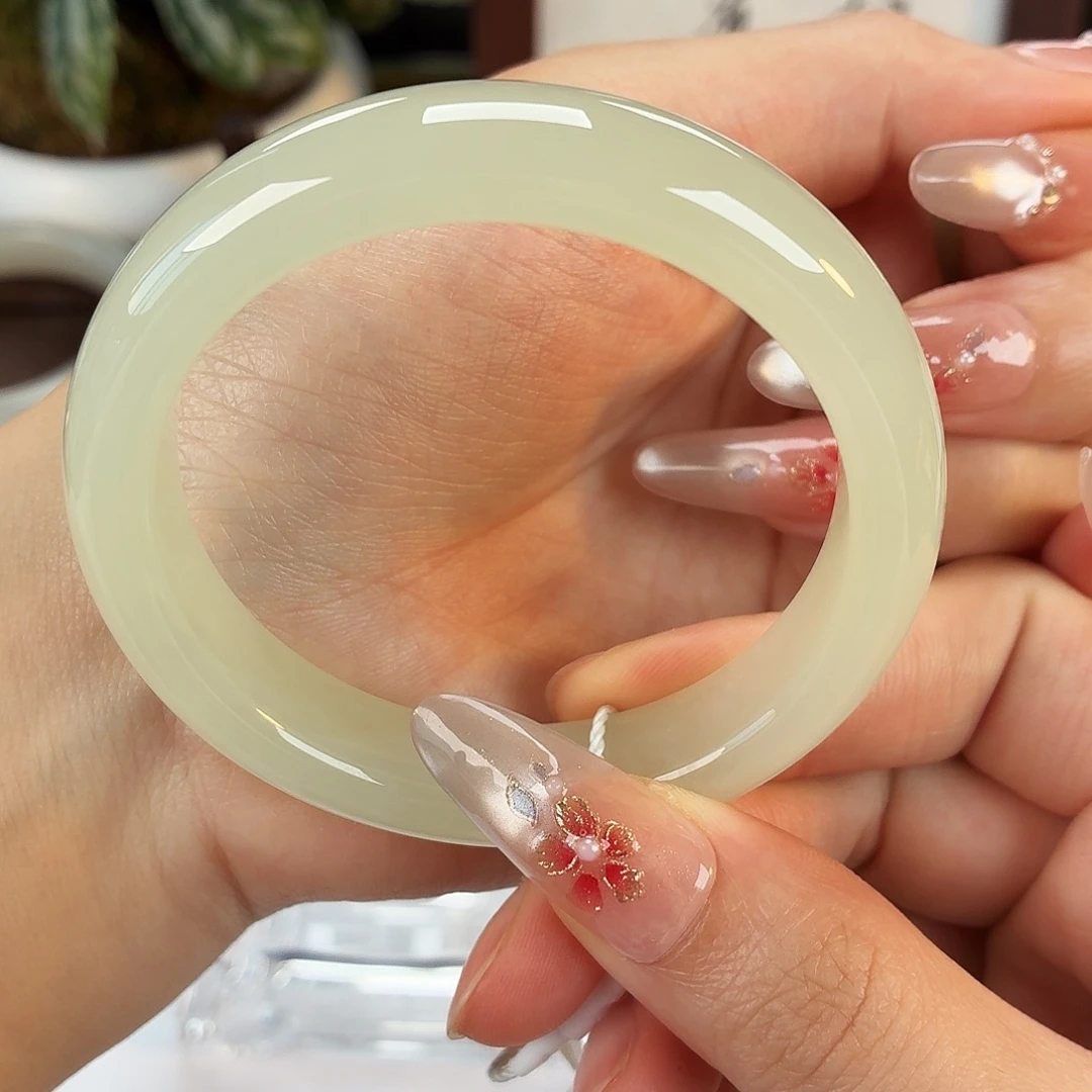 和田玉未镶嵌手镯