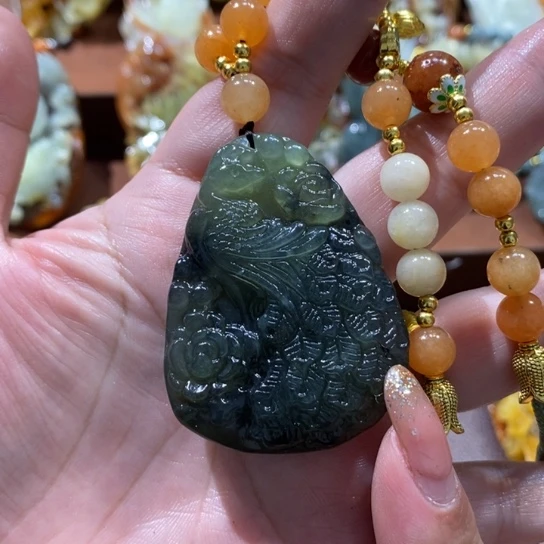 蛇纹石玉未镶嵌颈饰