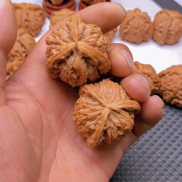 雷***强核桃手串/手链拼接白狮子1