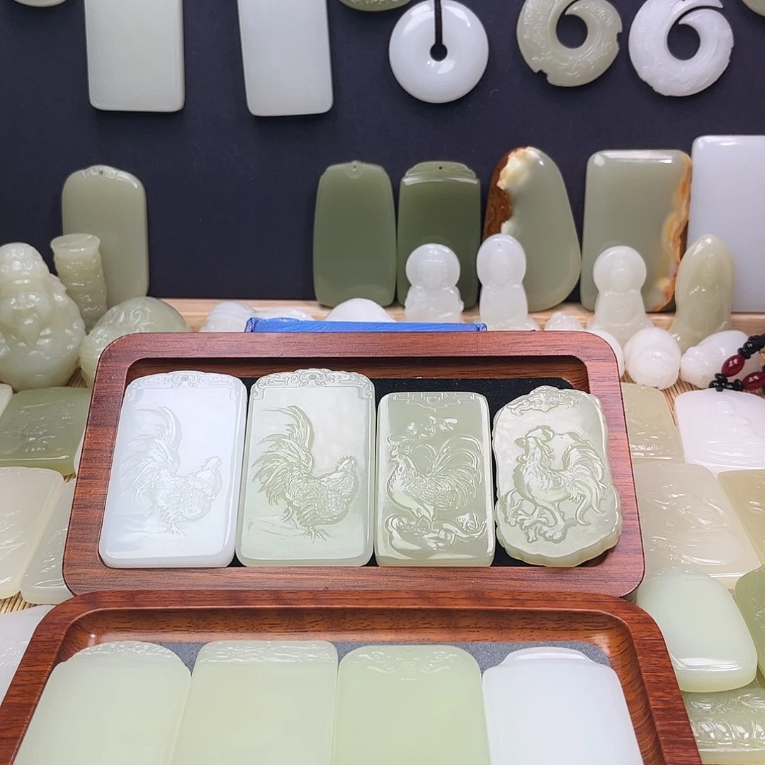 生肖鸡加玉石链子一套