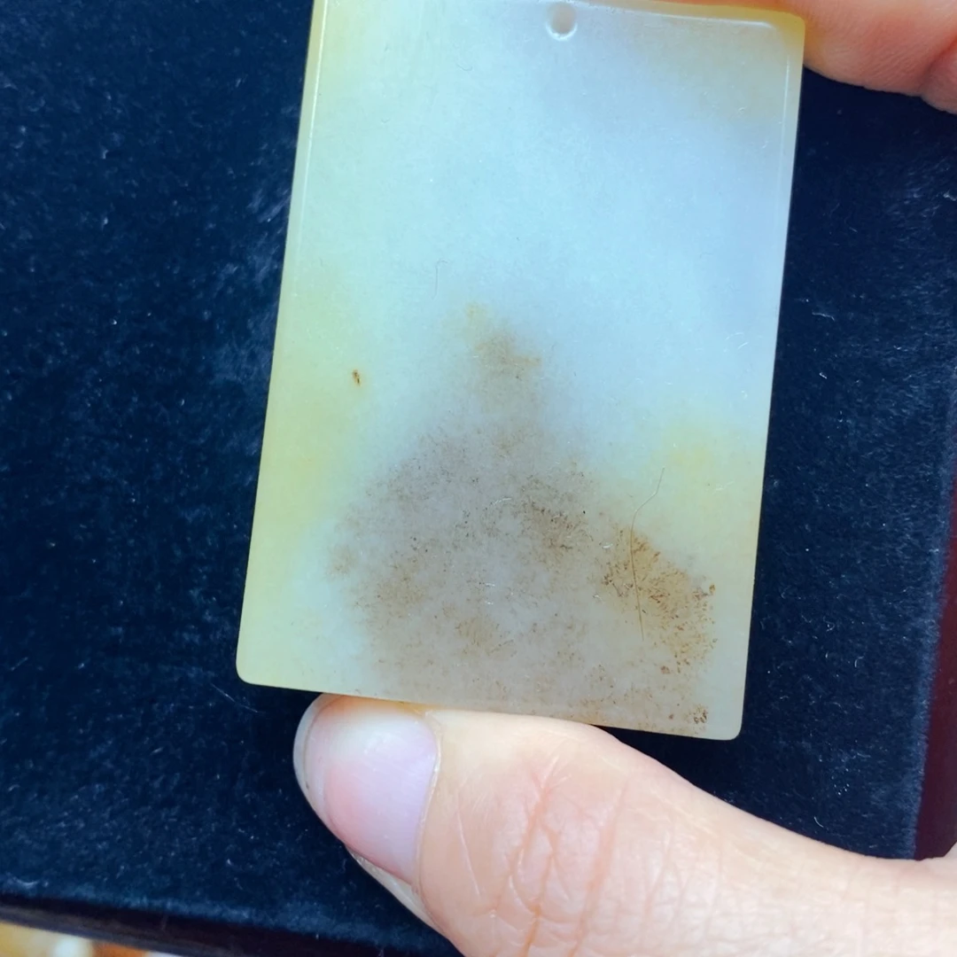 石英质玉（黄龙玉）未镶嵌颈饰