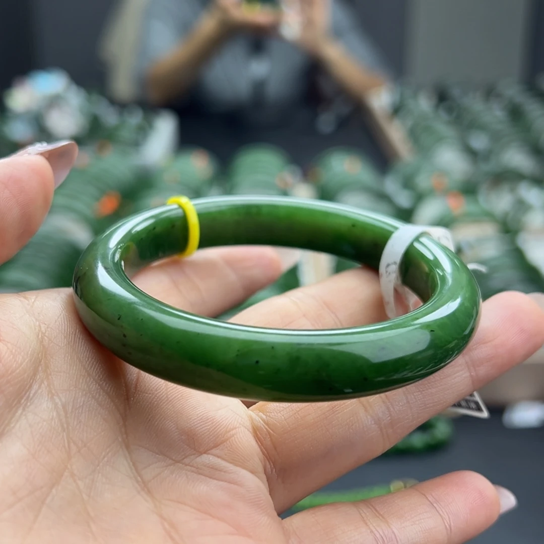 和田玉（碧玉）未镶嵌手镯