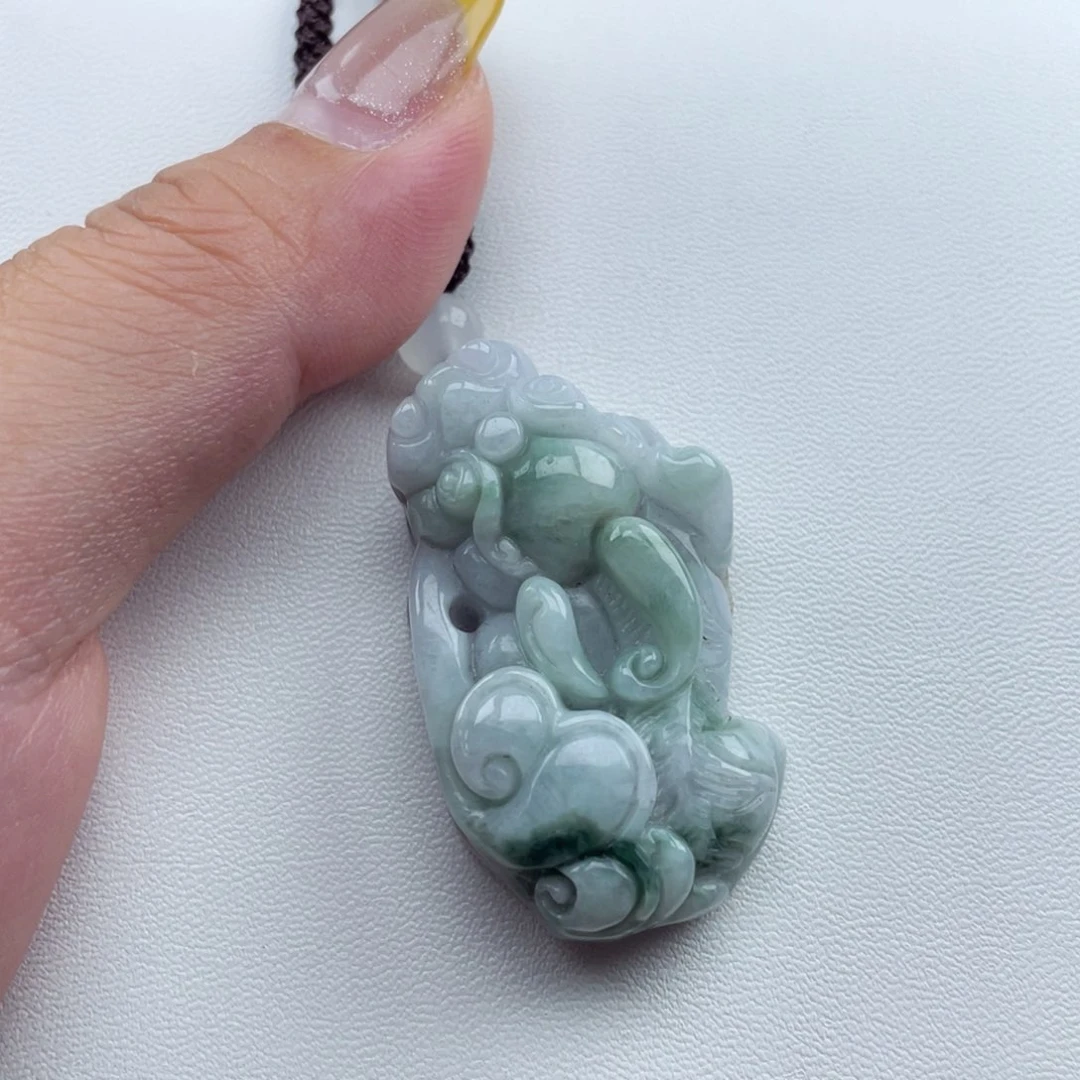 翡翠未镶嵌颈饰貔貅