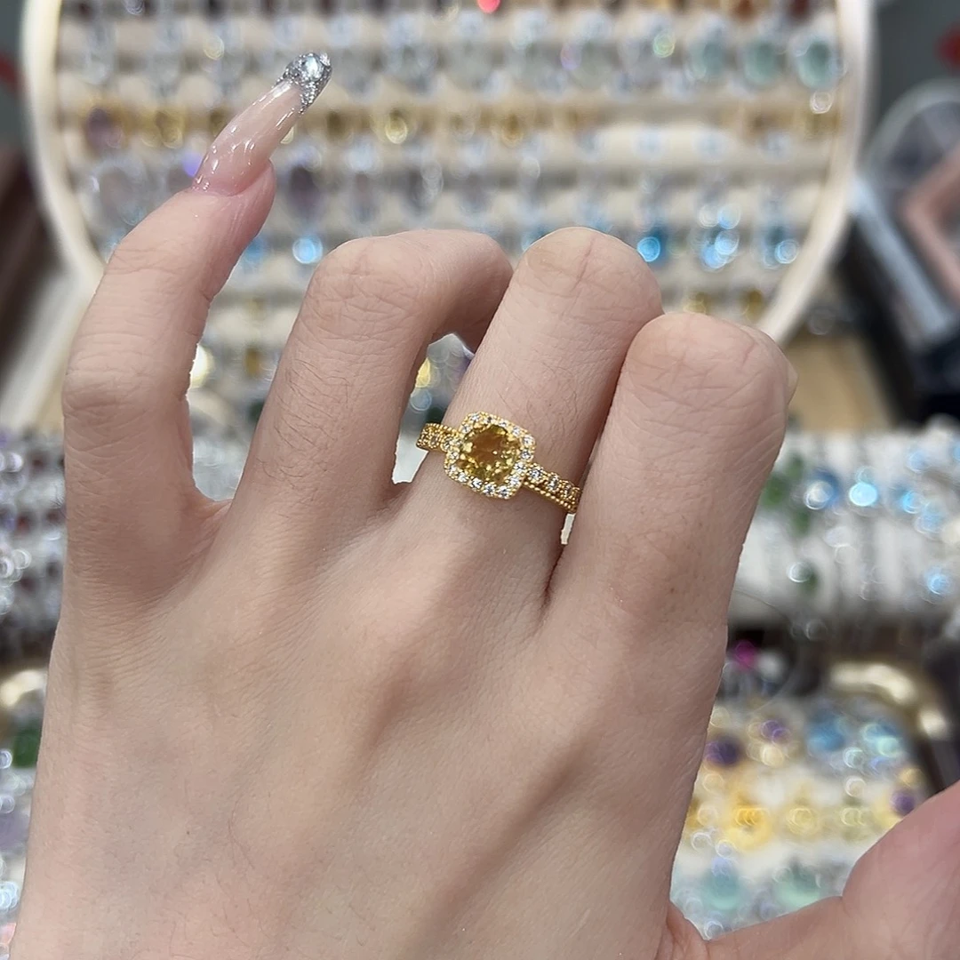 白***筒银S925镶嵌黄晶戒指