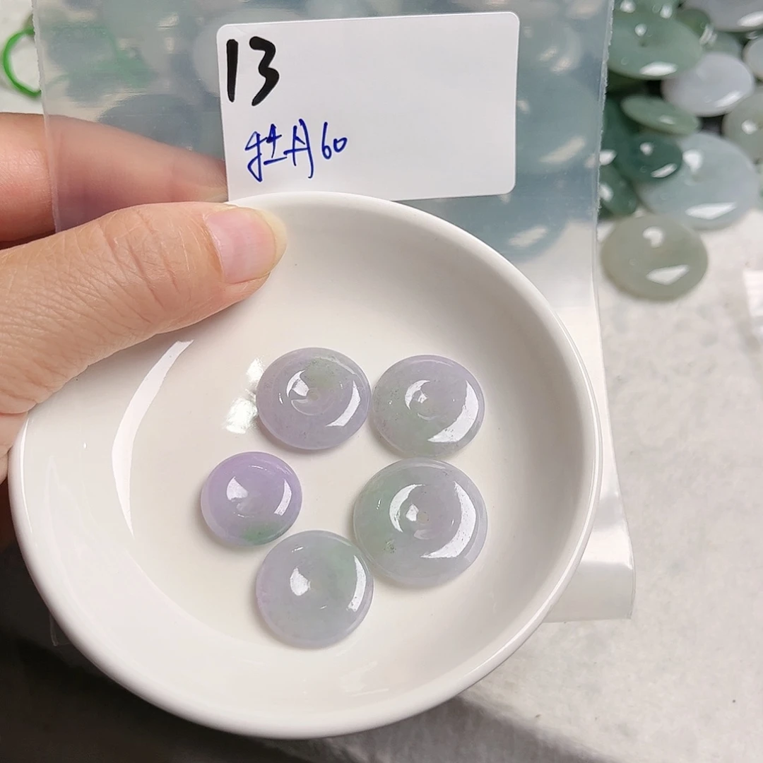 翡翠未镶嵌颈饰牡*不