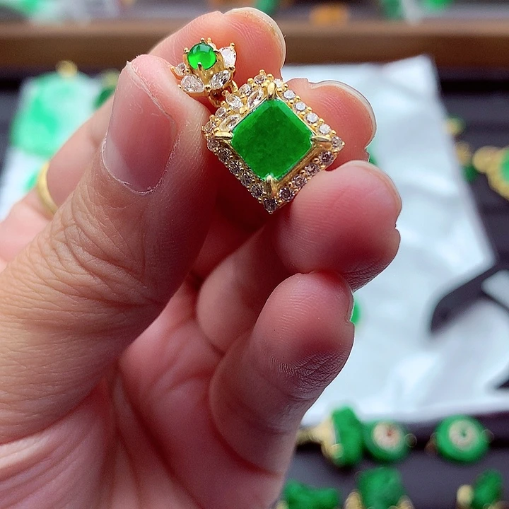 翡翠颈饰银S925镶嵌翡翠