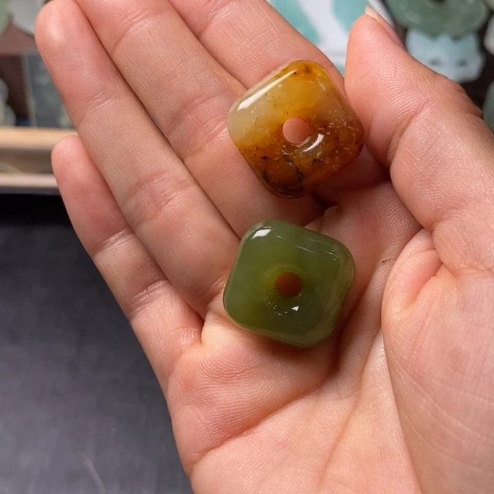 未镶嵌蛇纹石玉颈饰