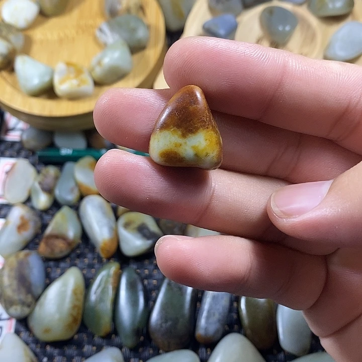 夏***～和田玉（糖玉）未镶嵌挂件