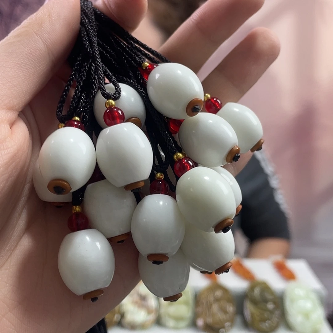 蛇纹石玉未镶嵌吊坠(赠链)