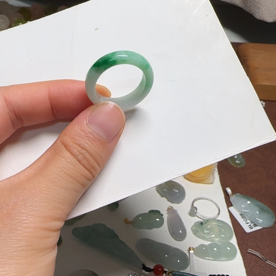 翡翠未镶嵌戒指17白底青