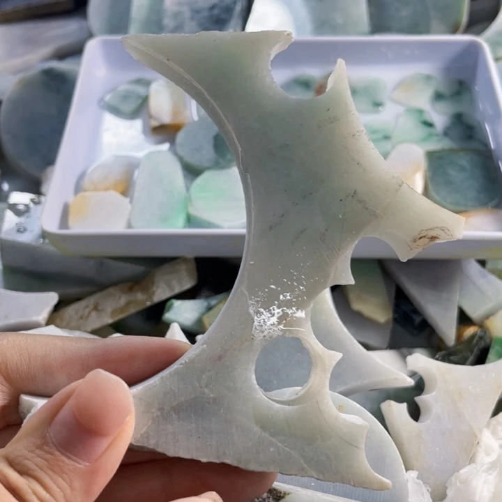 翡翠未镶嵌颈饰1