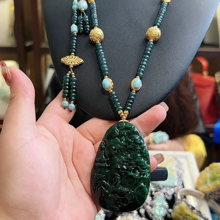 翡翠颈饰未镶嵌古风