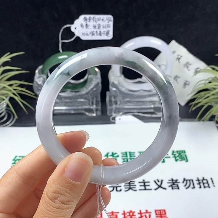 翡翠未镶嵌手镯18号。 58.2圈
