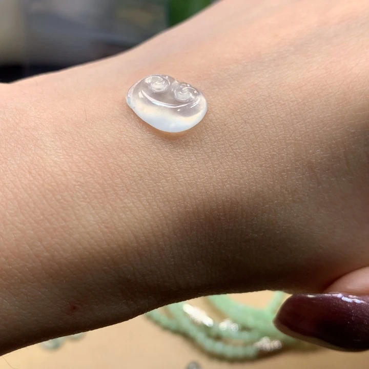 翡翠未镶嵌颈饰如意