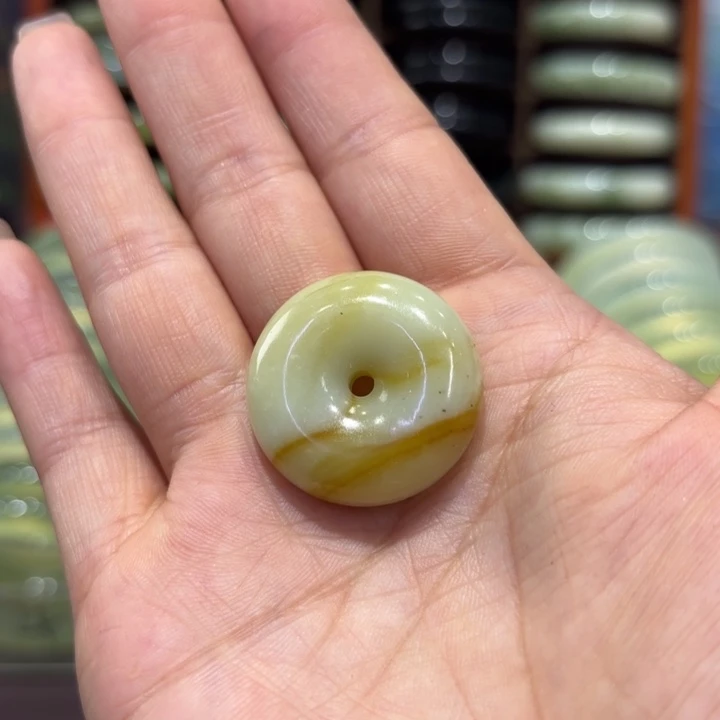 岫玉未镶嵌手镯天然1