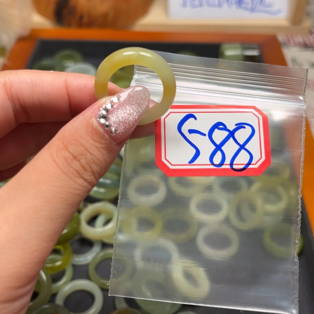 满***ﻬ蛇纹石玉未镶嵌珠宝奇石