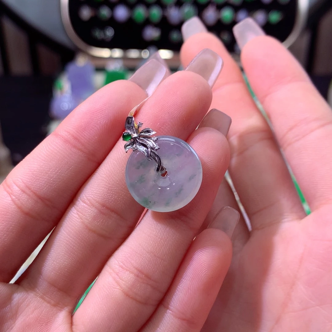 翡翠颈饰18K金镶嵌翡翠