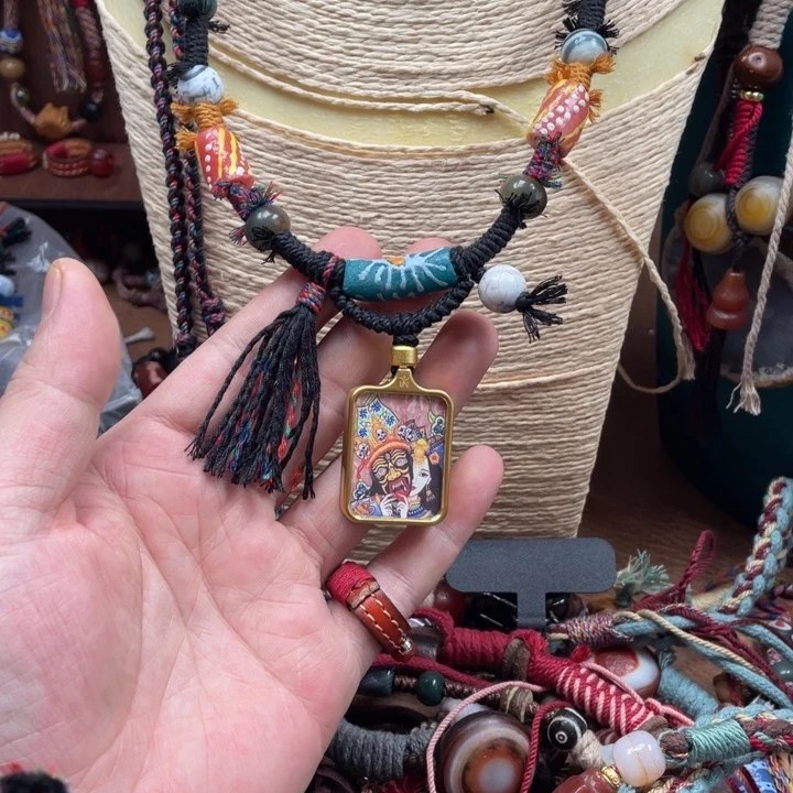 玛瑙/玉髓颈饰未镶嵌释*