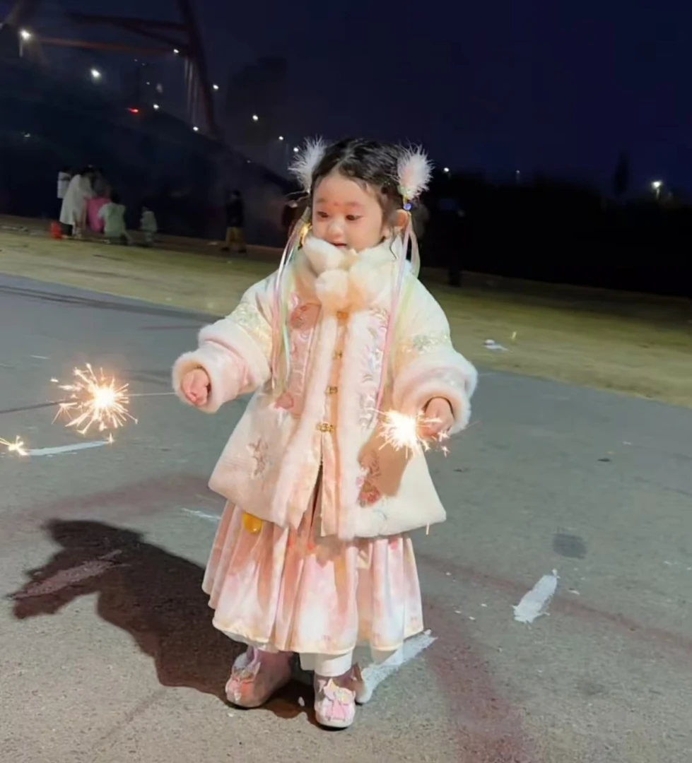 女童马面裙冬季加绒加厚2024新款女宝宝古装中国风明制汉服拜年服