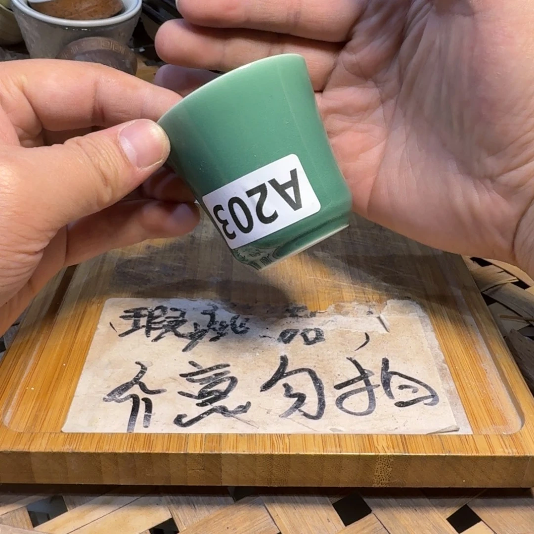 微瑕疵介意勿拍陶瓷器皿G064