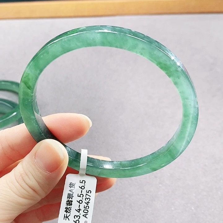 翡翠未镶嵌手镯（圆镯）