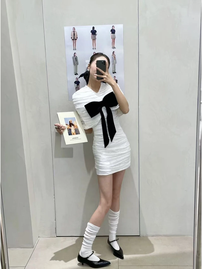 大立体蝴蝶结装饰肌理感连衣裙甜美气质露背蕾丝礼服