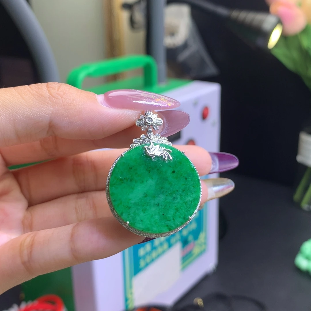 颈饰18K金镶嵌翡翠