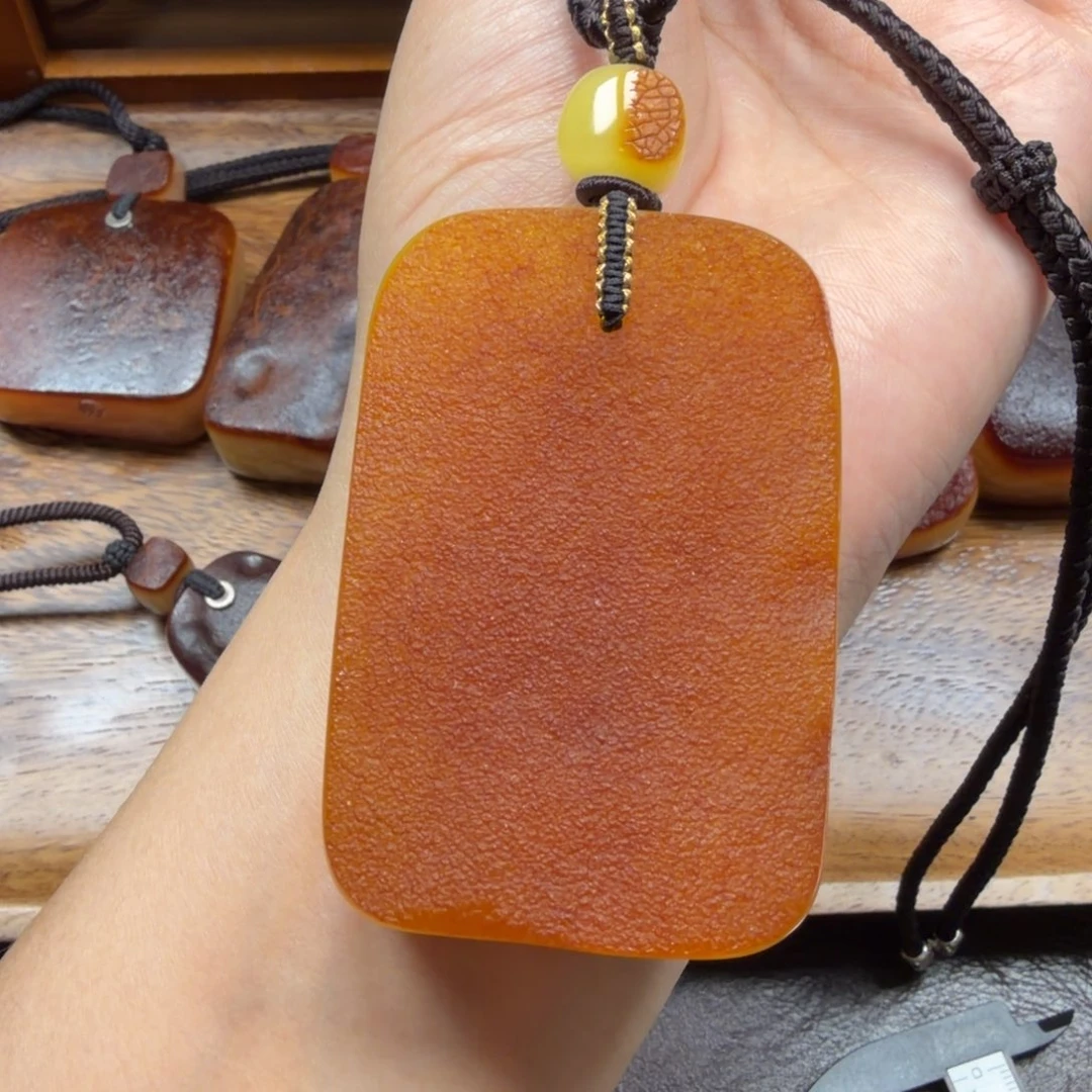 琥珀未镶嵌吊坠(赠链)