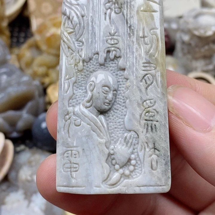 颈饰未镶嵌硅化珊瑚（珊瑚玉）有瑕