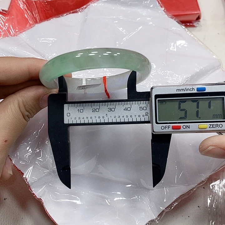 翡翠手镯未镶嵌160