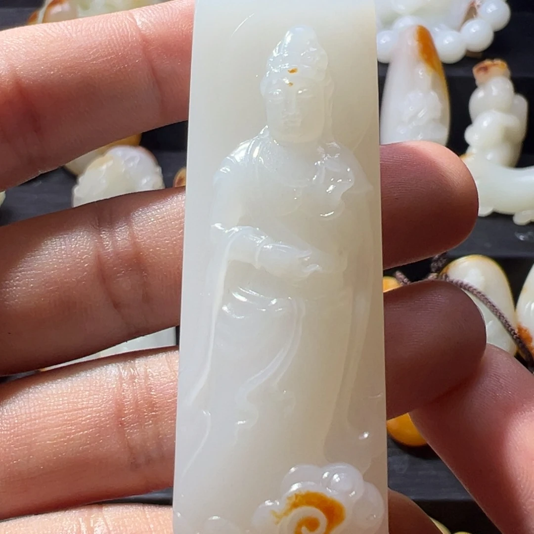 颈饰未镶嵌和田玉吊**当