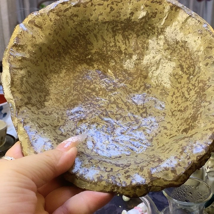 器物的色彩搭配起来很漂亮