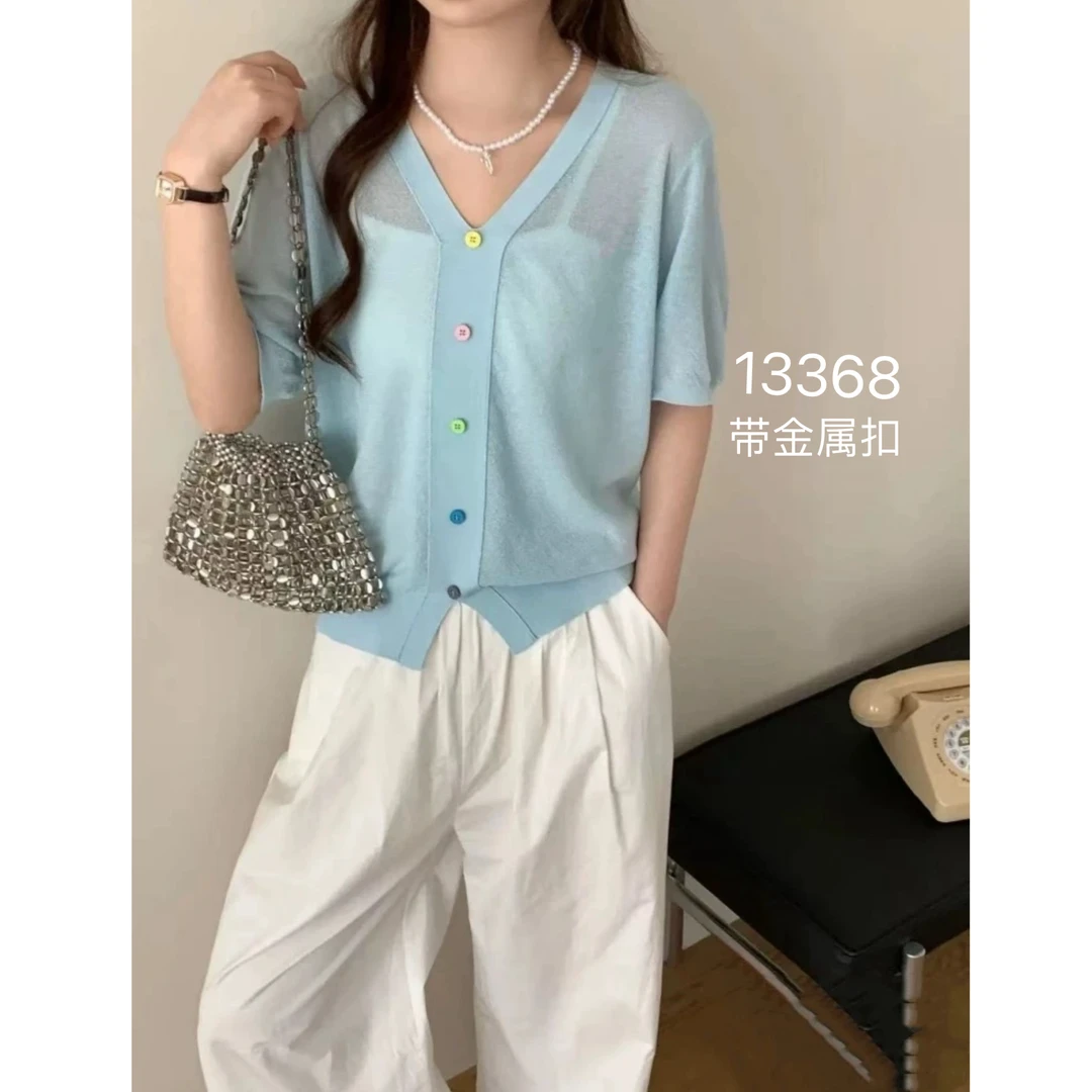 13368（部分无水洗唛，介意慎拍）WANGDAN新款V领彩色扣短袖