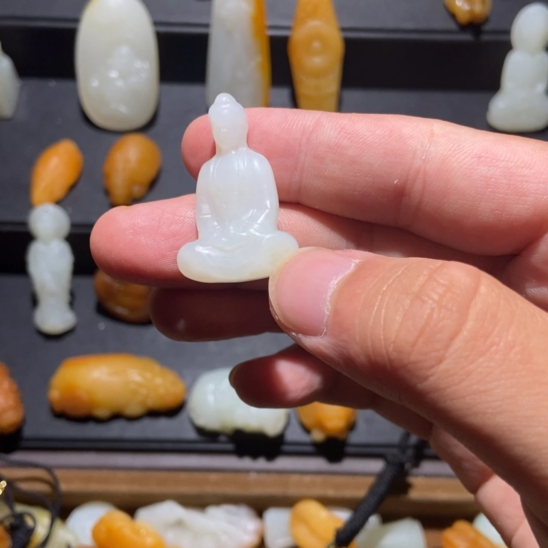 和田玉未镶嵌颈饰會****器